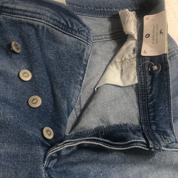 Hollister Denim Shorts. - Picture 6 of 7